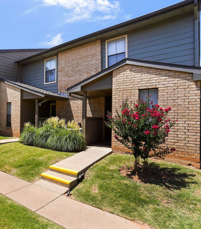 the Exterior of Cimarron Pointe Apartments in Oklahoma City, Oklahoma