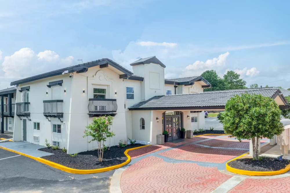 Apartment Exterior at Broadview Apartments in Columbia, South Carolina
