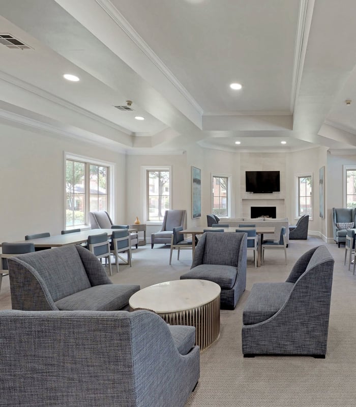 Clubhouse lounge at Oaks Riverchase in Coppell, Texas