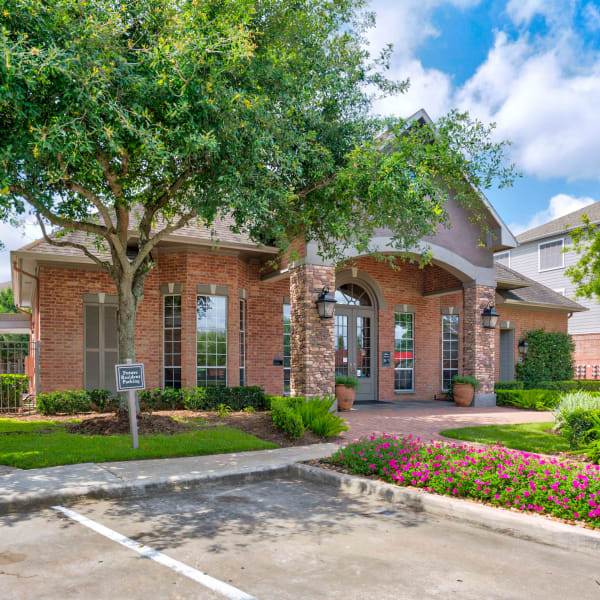 Building at Southwind at Silverlake Apartments in Pearland, Texas