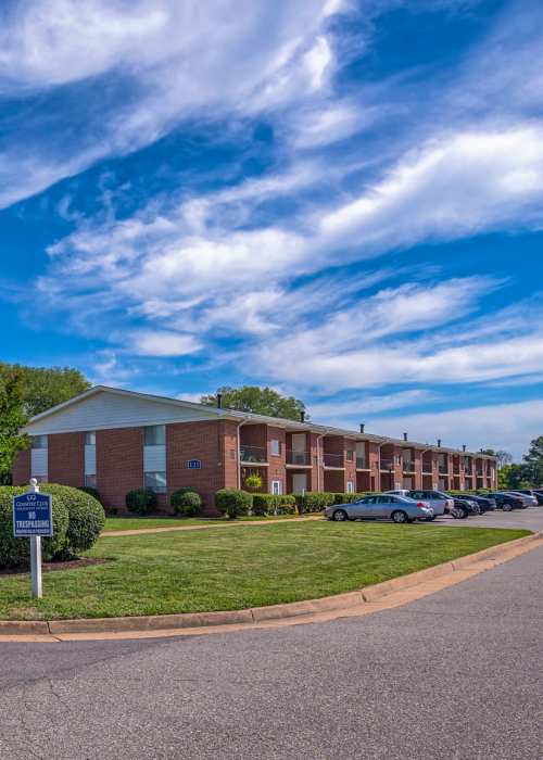 see the Photo Gallery at Country Club Apartments in Hampton, Virginia