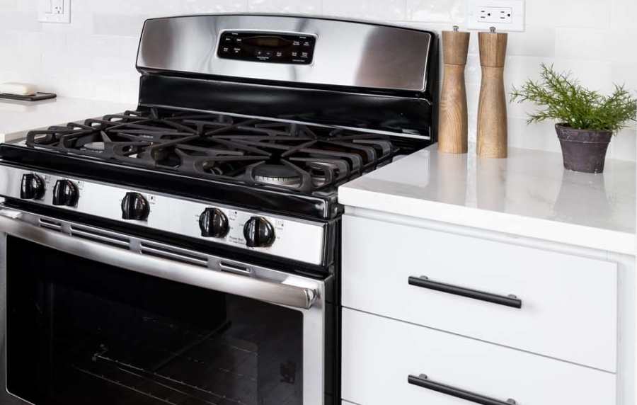 Stainless-steel appliances at Silo Creek Apartments in Lafayette, Louisiana