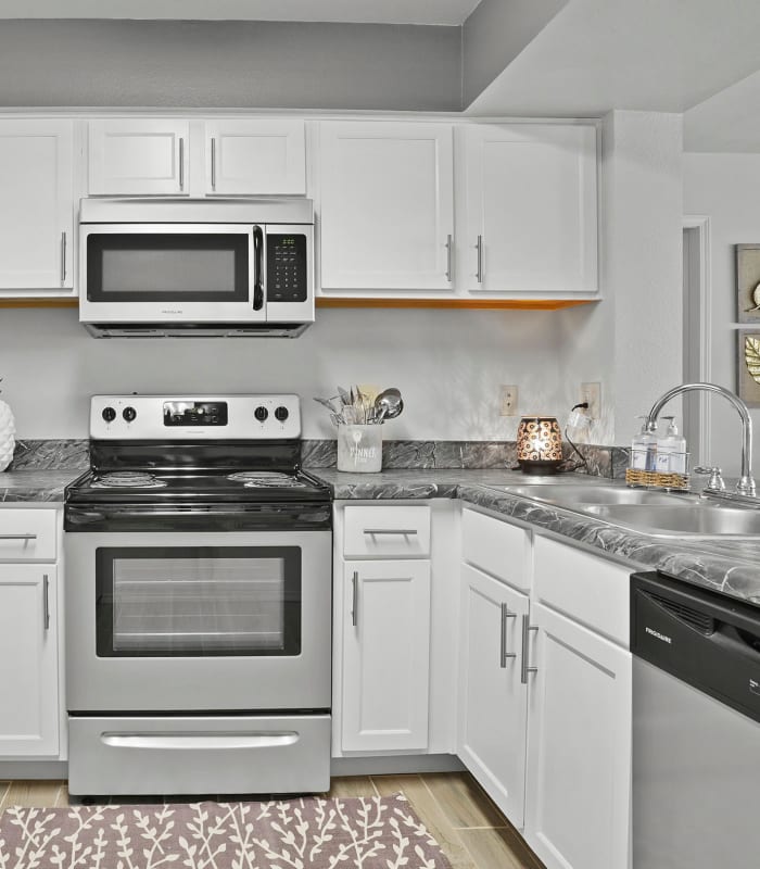 Kitchen with granite countertops at Scissortail Crossing Apartments in Broken Arrow, Oklahoma