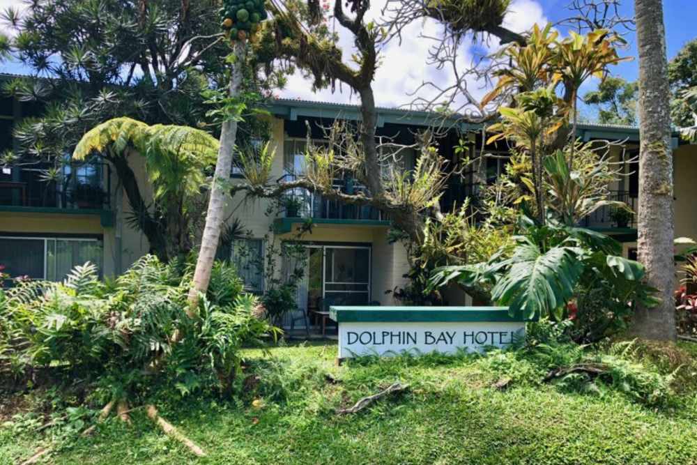 Front view of  Dolphin Bay Apartments in Hilo, Hawaii
