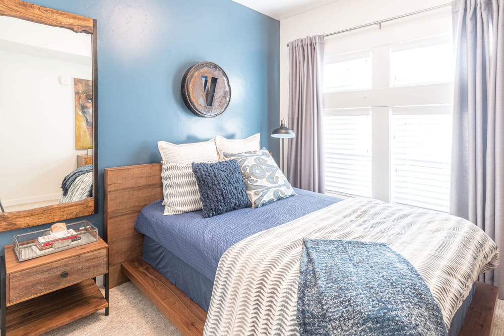 Resident bedroom at Touchmark at Pilot Butte in Bend, Oregon